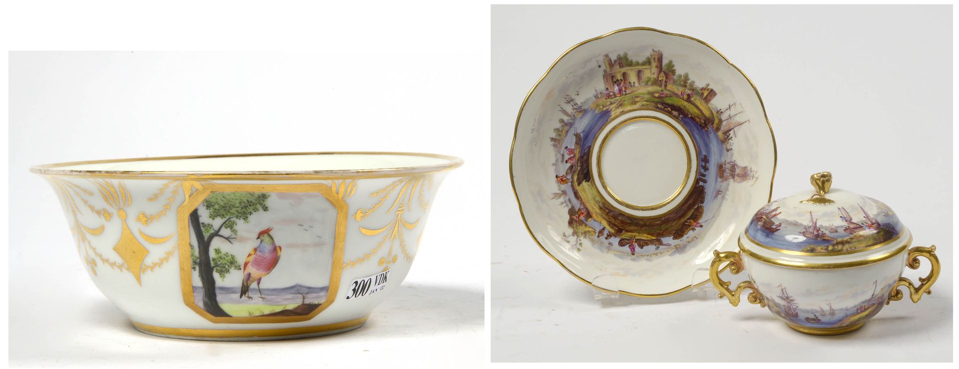 Null 一套两件，包括：一个Etterbeek多色瓷奶油碗，上面装饰着 "花鸟 "的储备，并以黄金装饰。红色的马克-E.B.。期间：约1787-1803年。一&hellip;