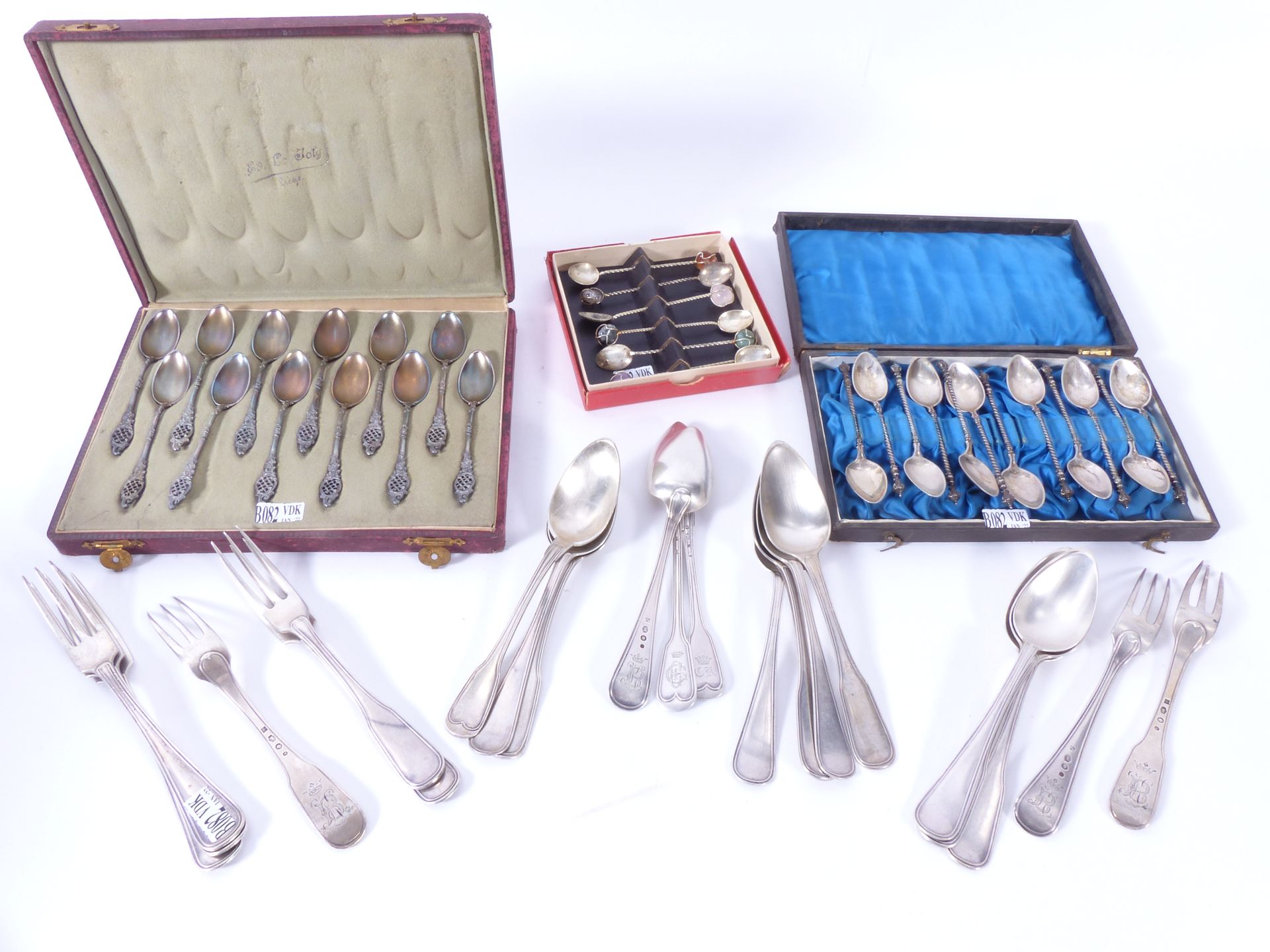 Null Lot of 13 dessert spoons and 8 dessert forks with B.K. Initials (860gr). We&hellip;