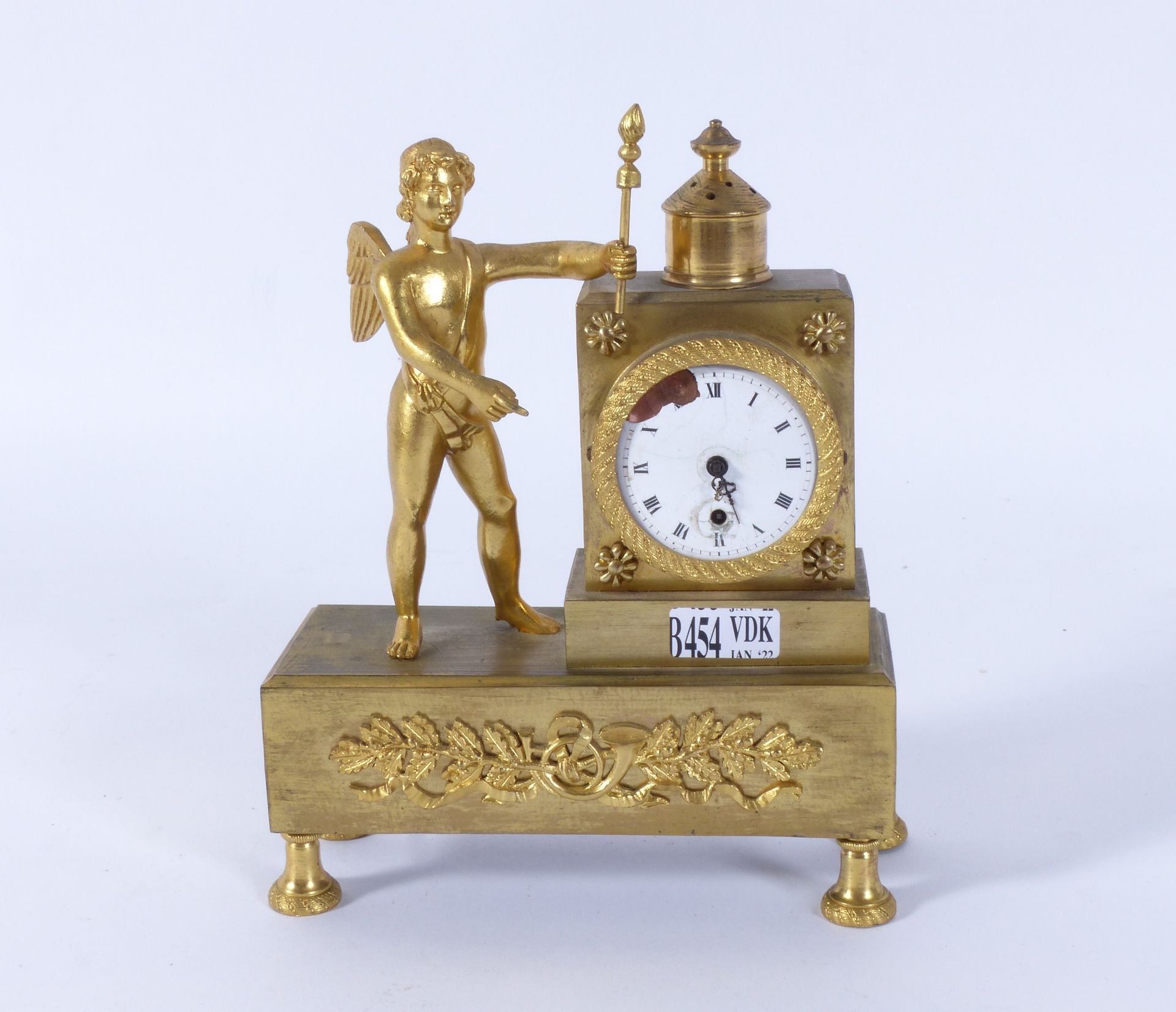 Null Pequeño reloj de bronce dorado estilo Imperio. (Accidentes). Período: princ&hellip;