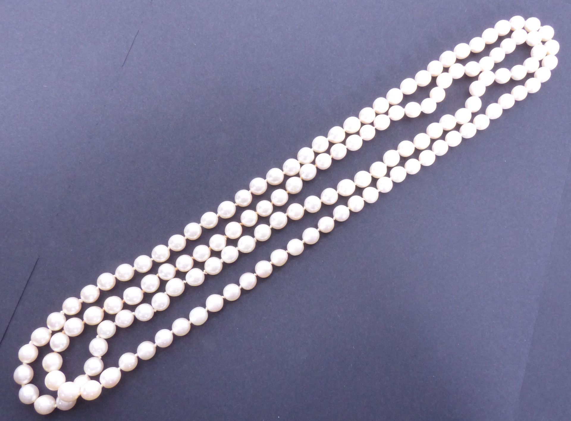 Null Long necklace of cultured pearls. L.:+/-1m20