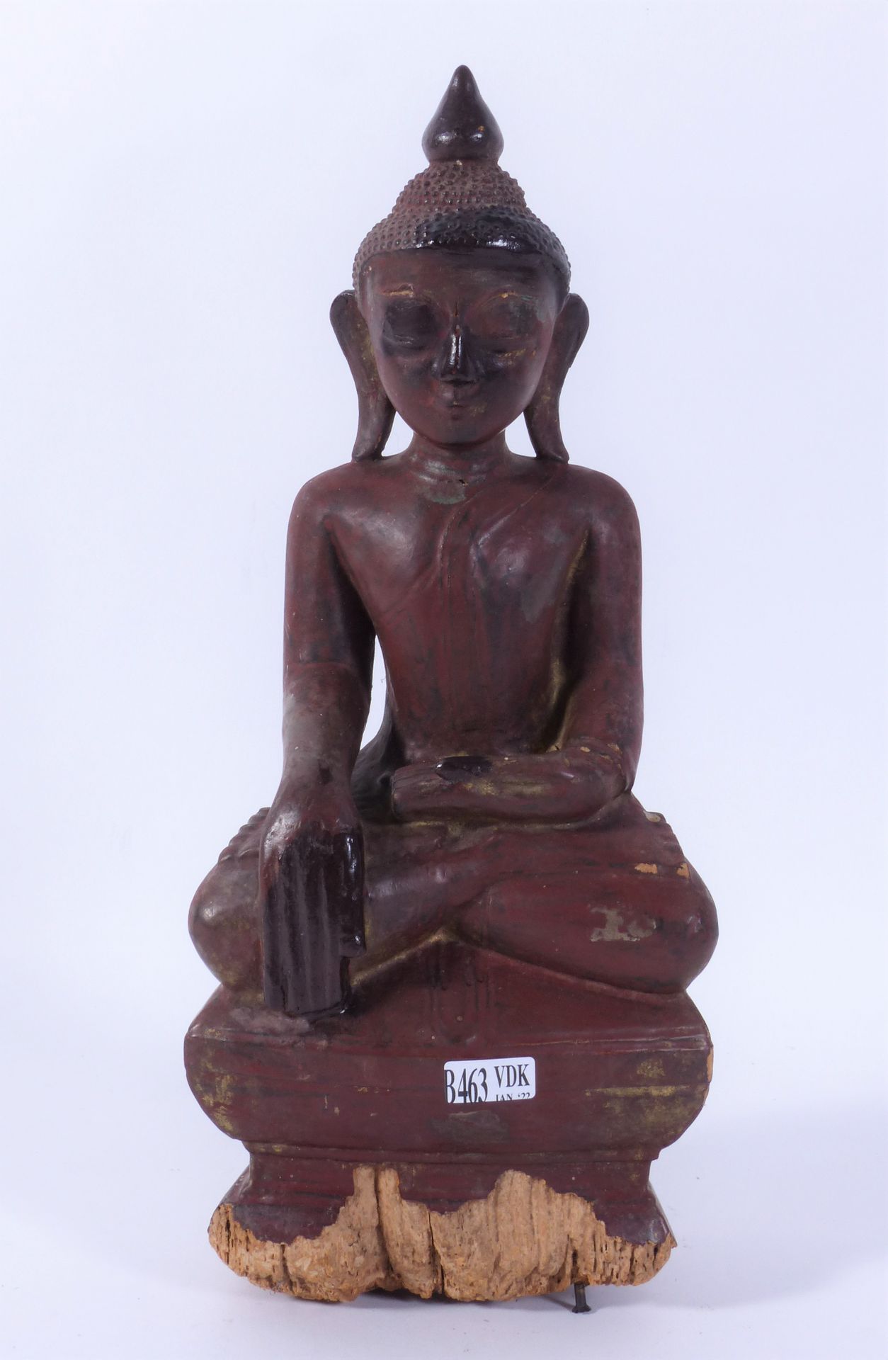 Null Buda de madera tallada. Trabajo birmano. Período: siglo XIX. H: 36 cm.