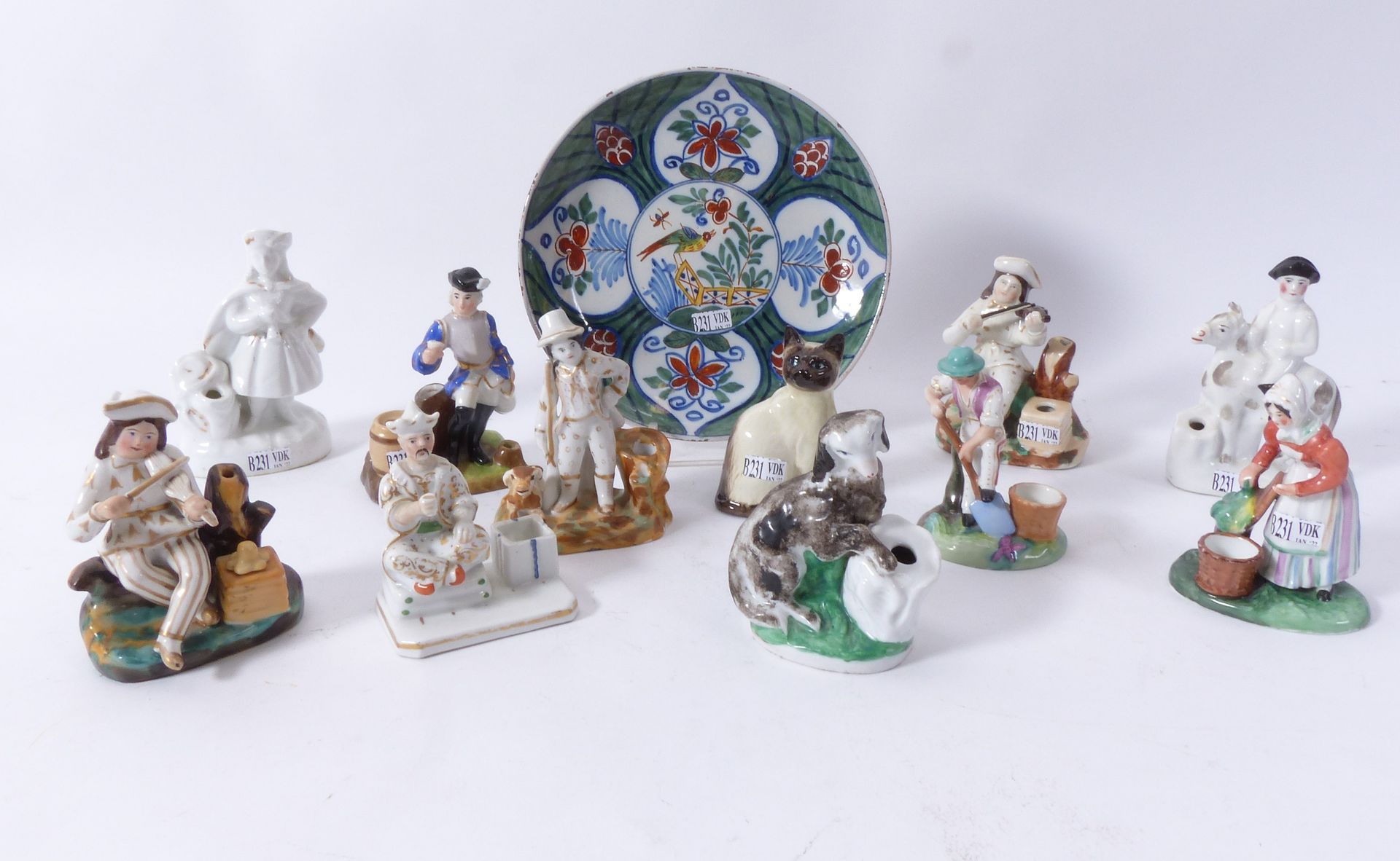 Null Lot of 10 porcelain inkwells 19th century as well as a plate "pannekoek" in&hellip;