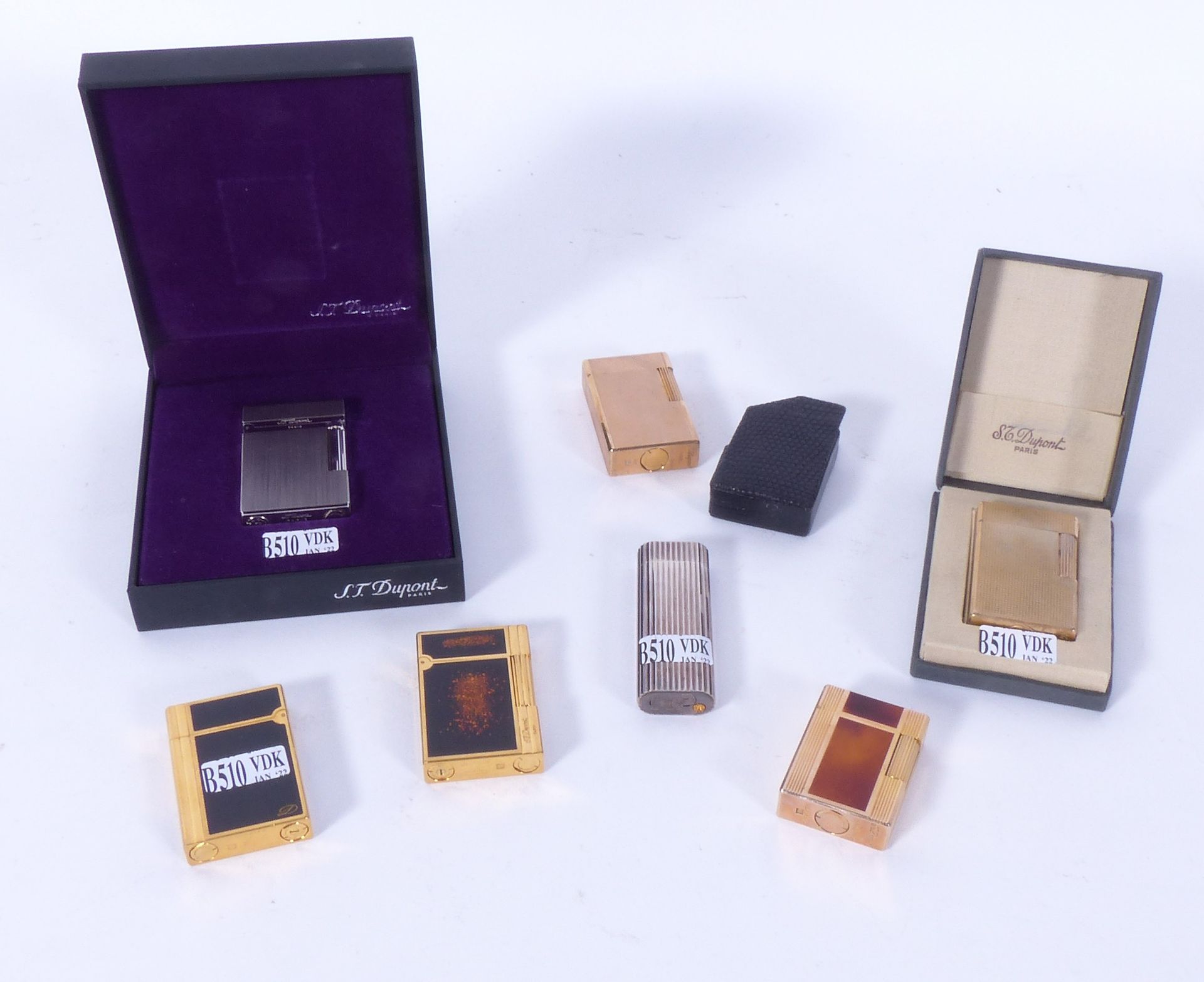 Null Seven lighters: Six Dupont brand in gold plated and lacquered China, one in&hellip;