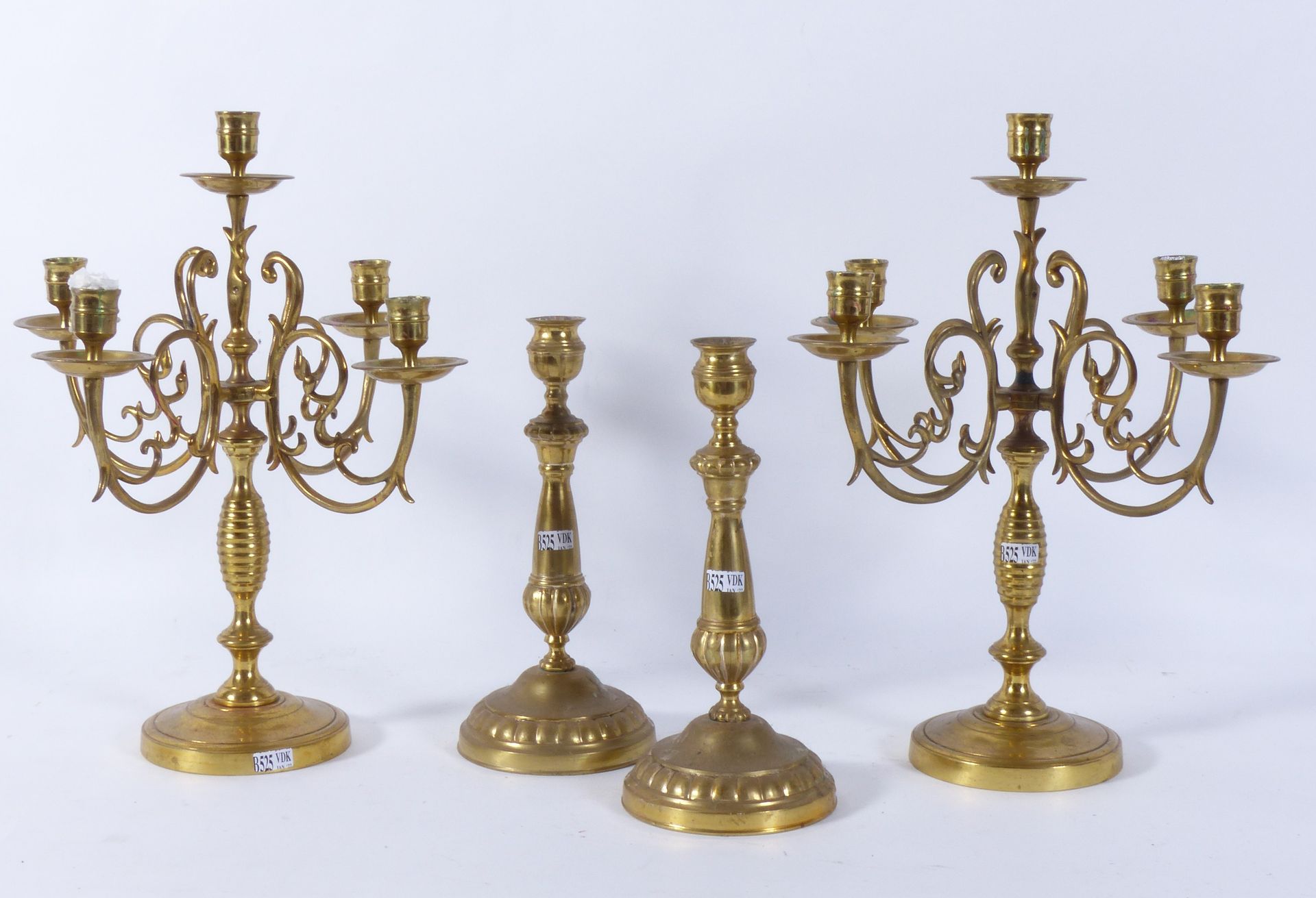 Null A pair of candlesticks five lights (H: 42 cm) and a pair of candlesticks, i&hellip;