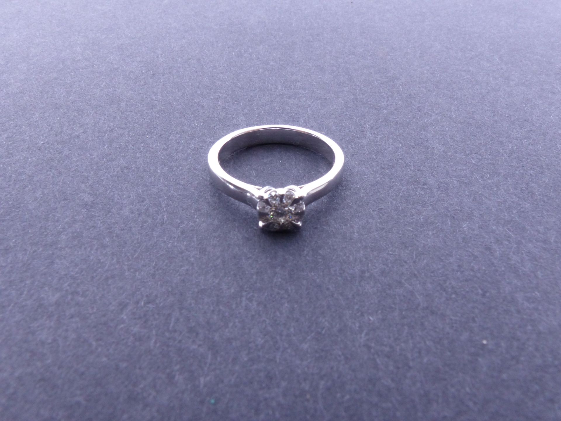 Null 18K白金戒指，共镶嵌了+/-0.25克拉的钻石（颜色：E-F-G；净度：VS-P）。手指（公制）：53。总重量：+/-4.2gr。