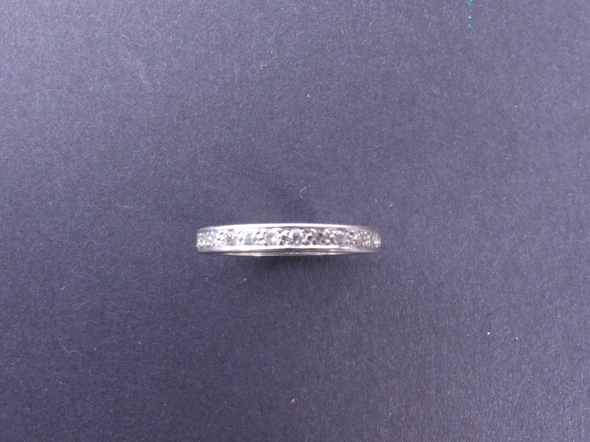 Null 美式结婚戒指，18K白金，镶嵌8/8切割钻石，总重+/-0.30克拉（缺少一颗）。手指（公制）：49-50。总重量：+/-3.4grs。