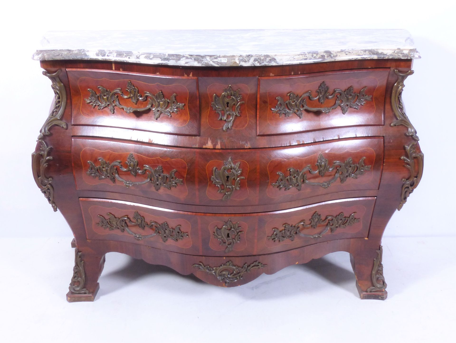 Null A Louis XV style marquetry commode. Around 1900. (Damage to the veneer). Di&hellip;