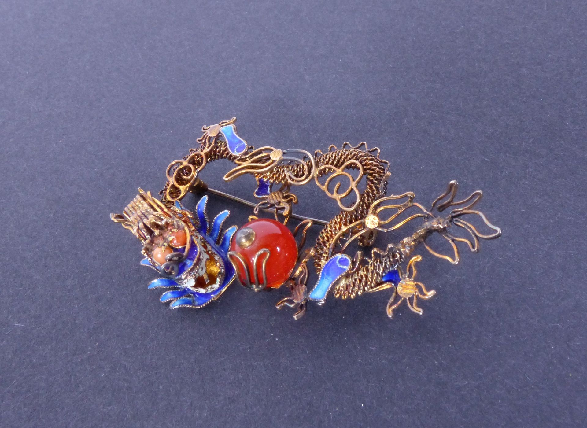 Null Brooch in the form of "Dragon" in silver vermeil and enamel. Chinese work.