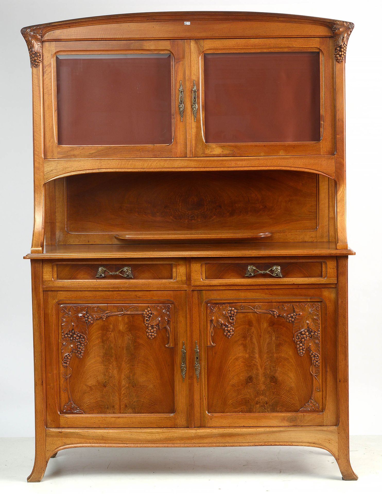 Null Art nouveau display cabinet in walnut (?) carved with "Pampers" decoration &hellip;