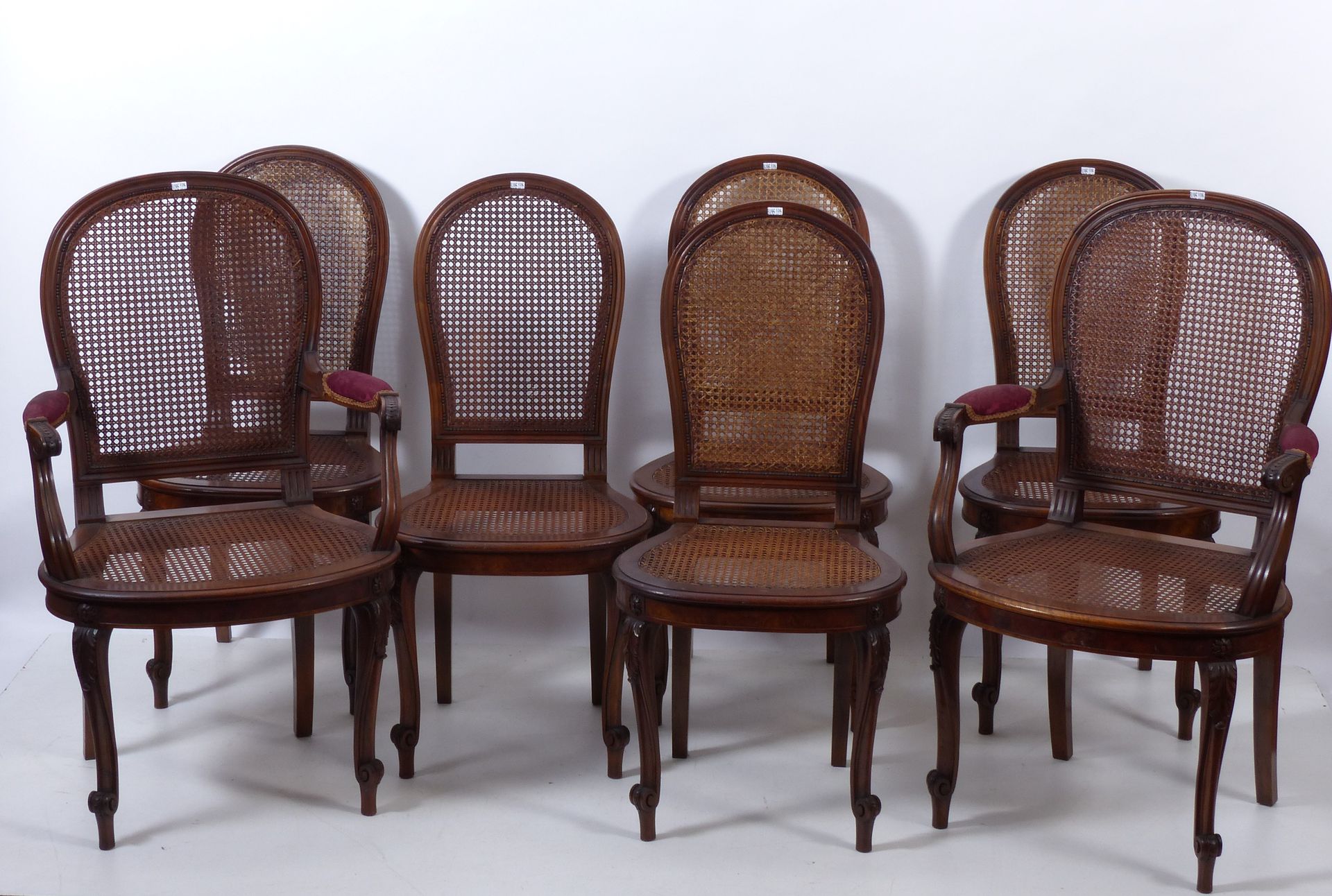 Null 拿破仑三世风格的8把椅子和2把扶手椅套装，带藤条靠背。