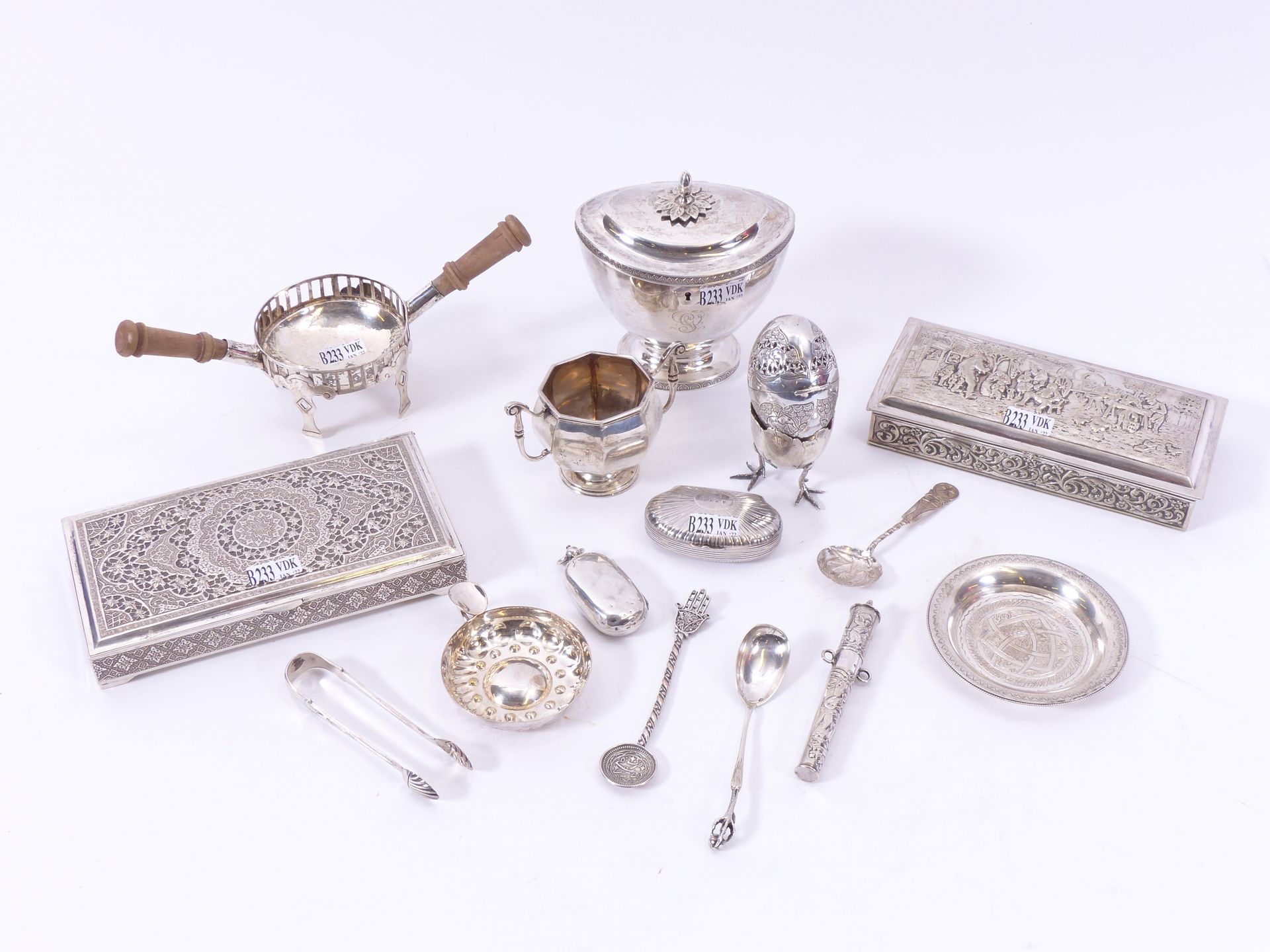 Null Lot of 11 silver objects including sugar bowl, cigarette box, pill box, etc&hellip;