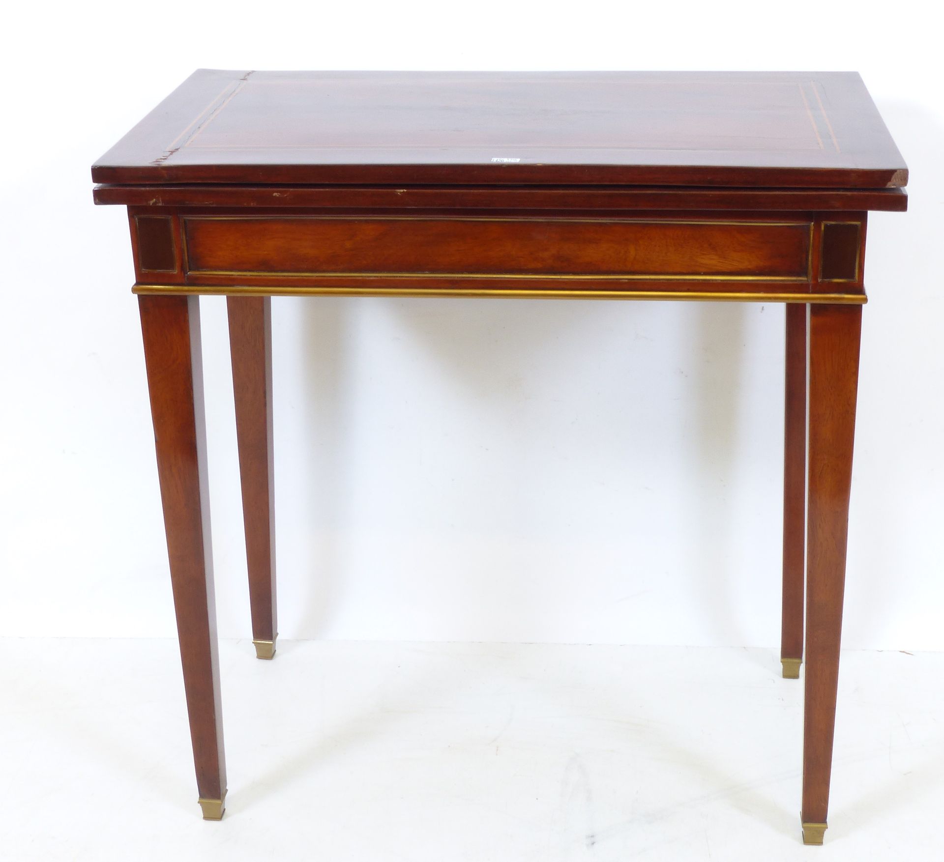 Null Petite table à jeu Louis XVI en acajou. Dim: 73x42x73 cm.