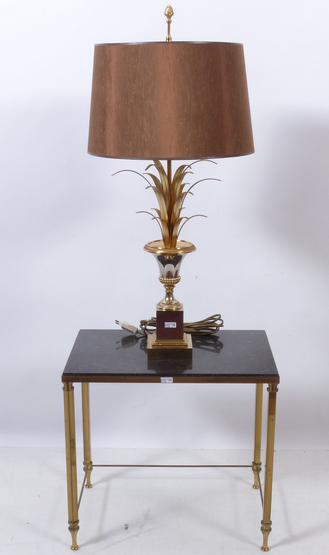 Null Small low table in gilded brass and blue stone shelf and a "palm tree" lamp&hellip;