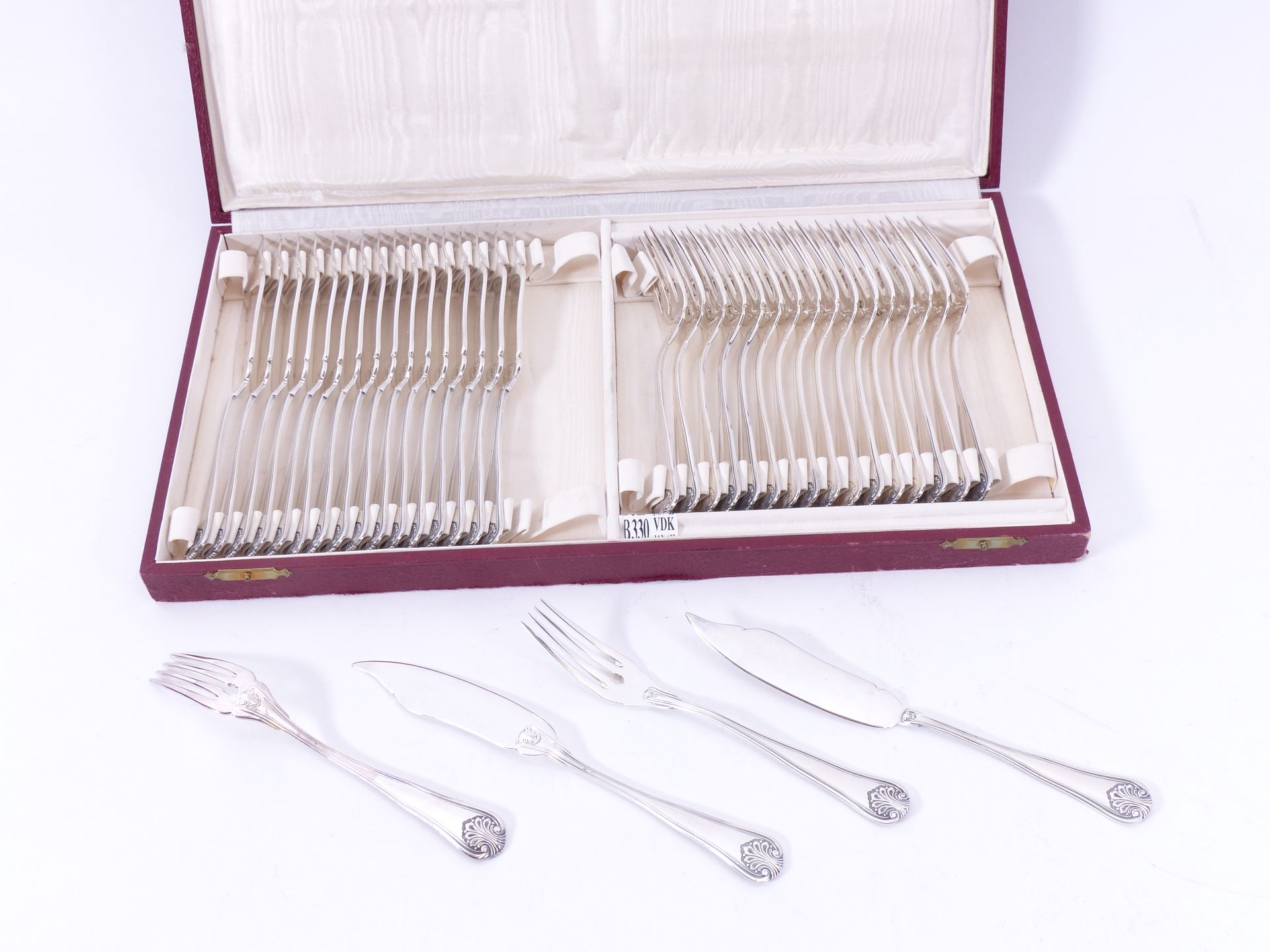 Null A box of 24 silver plated fish cutlery.