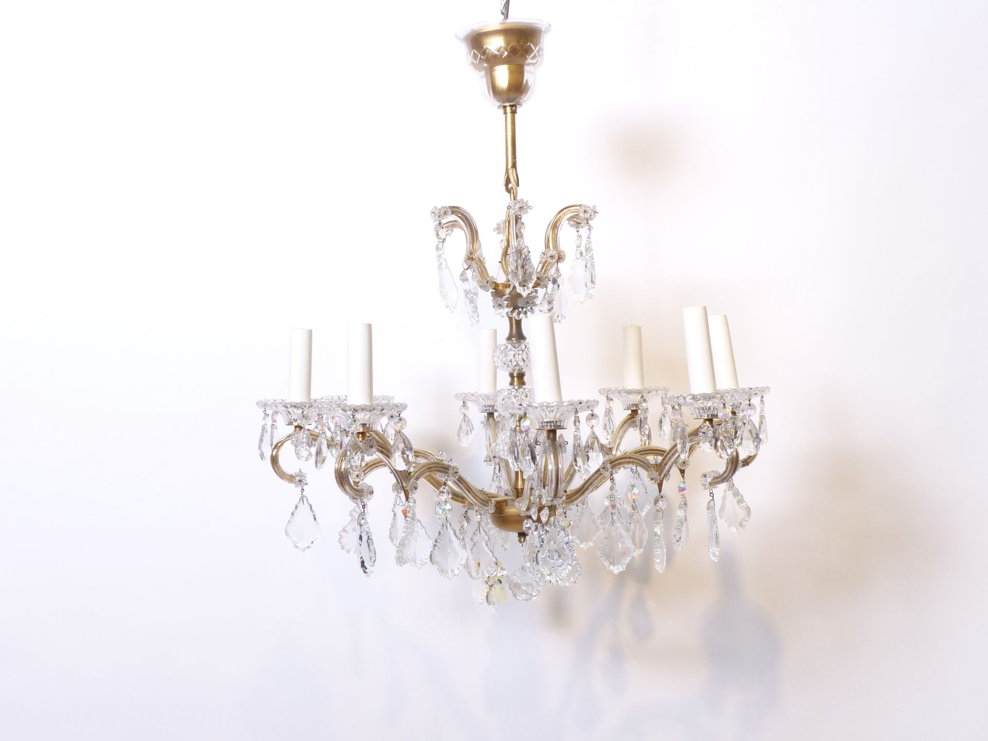 Null Pair of crystal chandeliers with pendants.