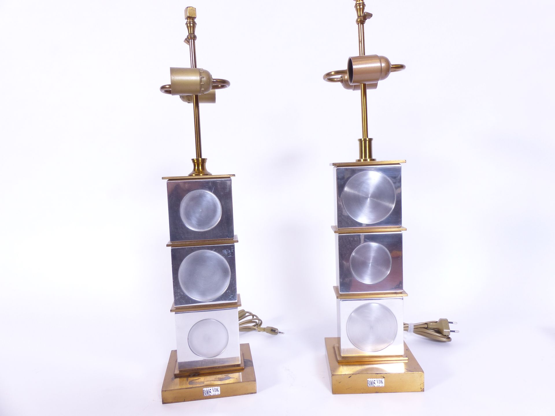 Null A pair of white metal and brass table lamps 1970/80. H: 60 cm.