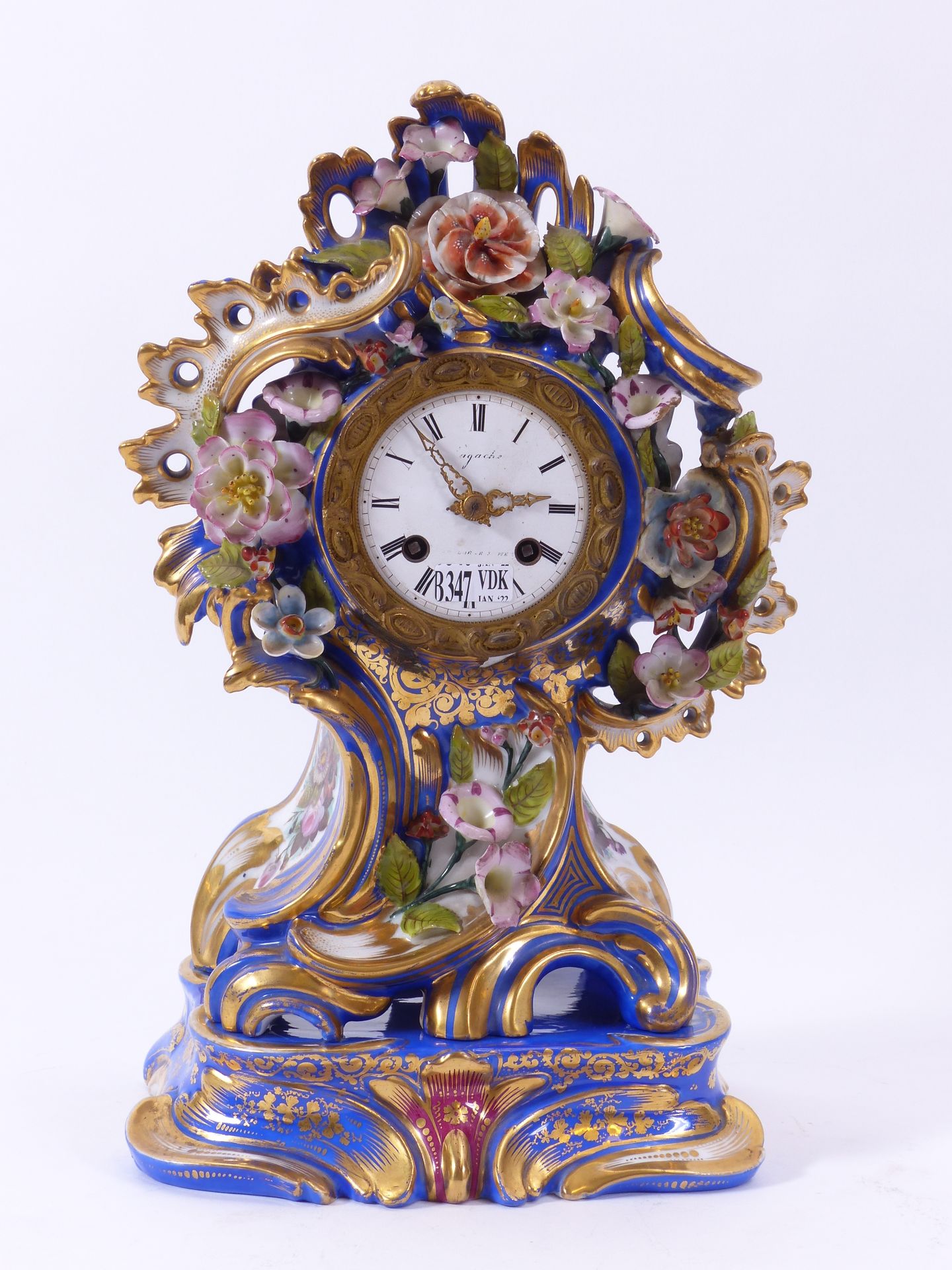 Null 巴黎瓷器时钟和底座。归功于雅各布-佩蒂特。年代：19世纪。(*).高：35厘米。