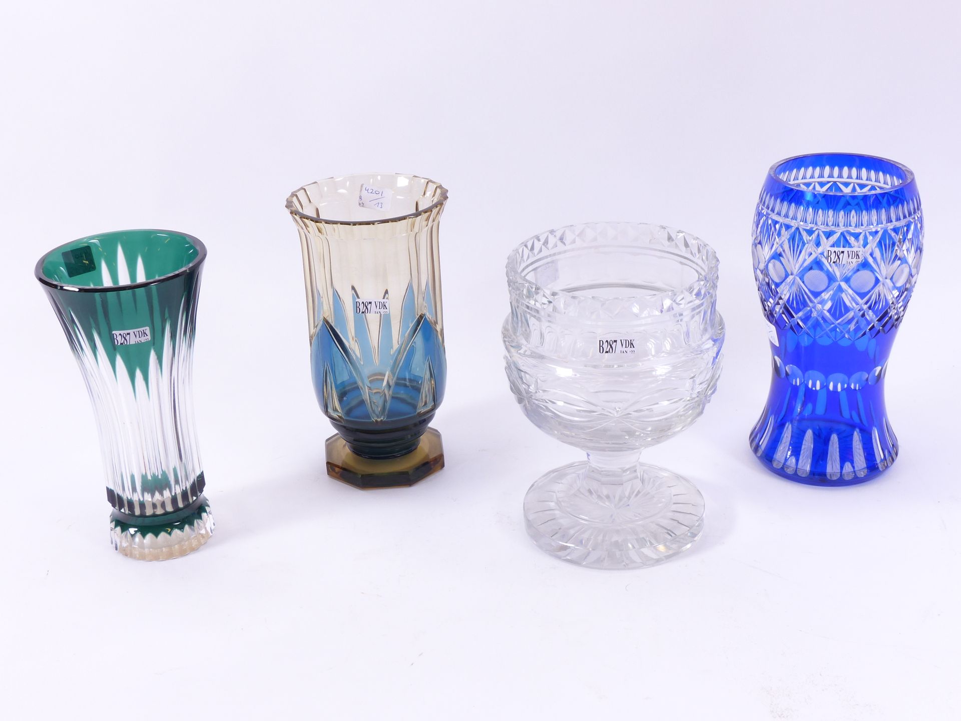 Null Set of 4 crystal vases (*) H: +/- 24 cm.
