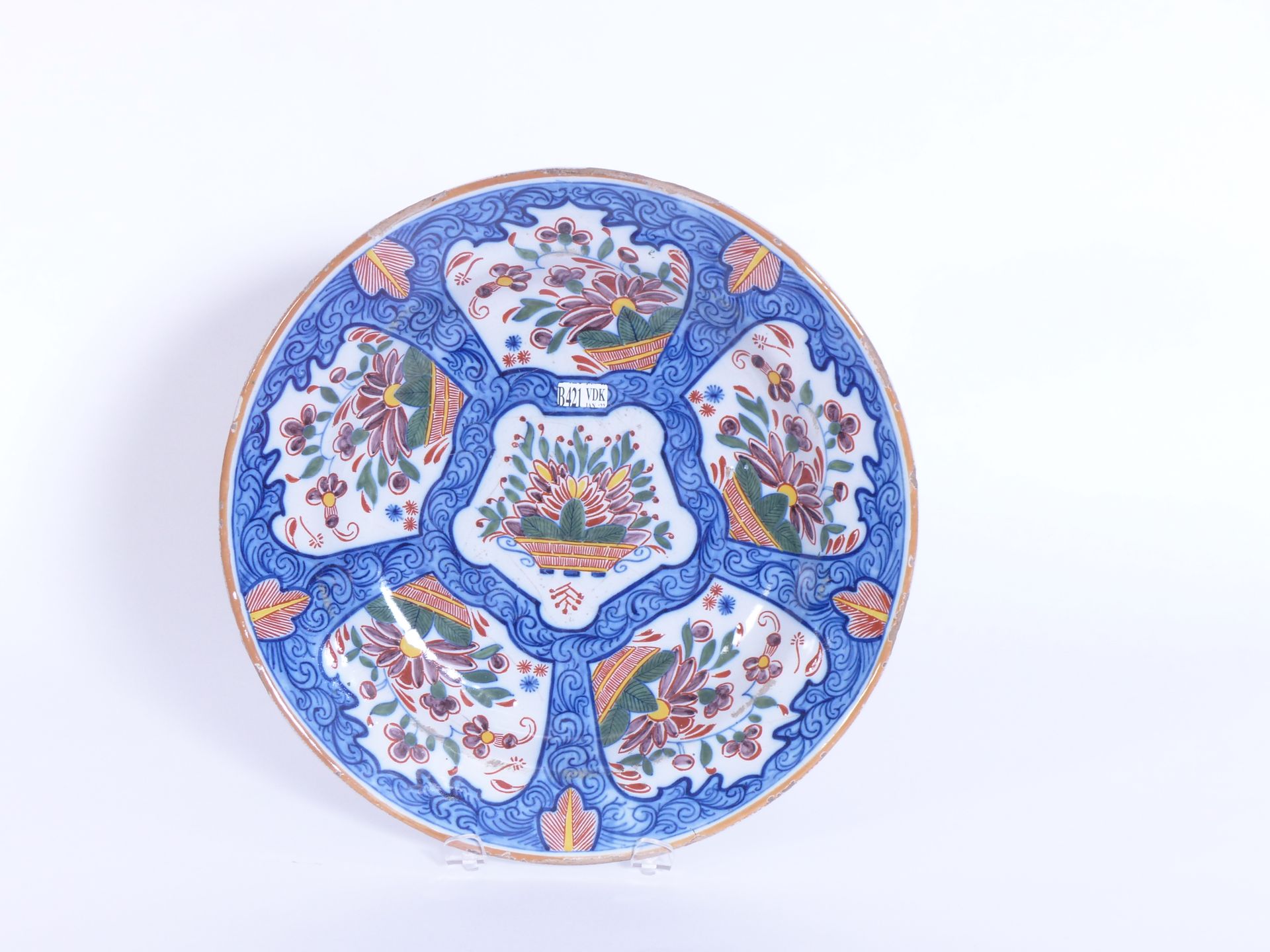 Null Round dish in polychrome earthenware of Delft. Mark A.R.W. Period: 18th cen&hellip;