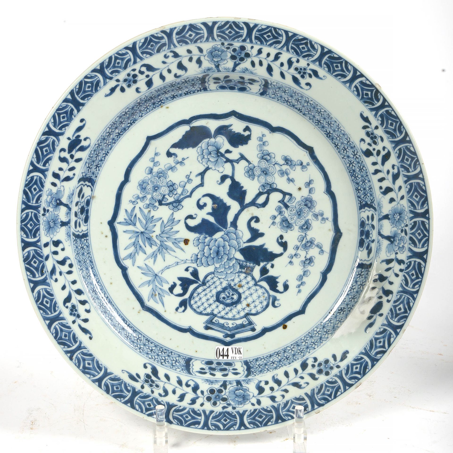 Null Grand plat rond en porcelaine bleue et blanche de Chine décoré en son centr&hellip;