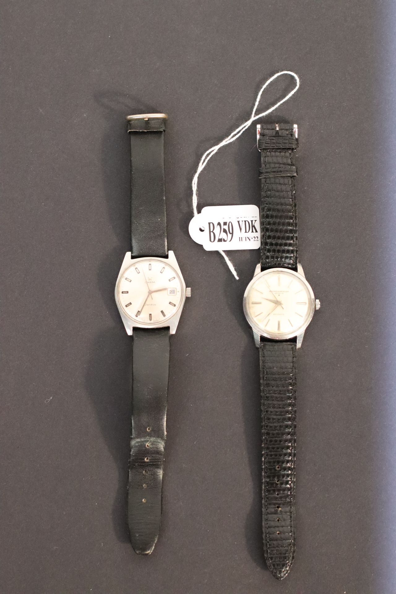 Null Two vintage men's watches with steel case. Signed Omega and Baume & Mercier&hellip;