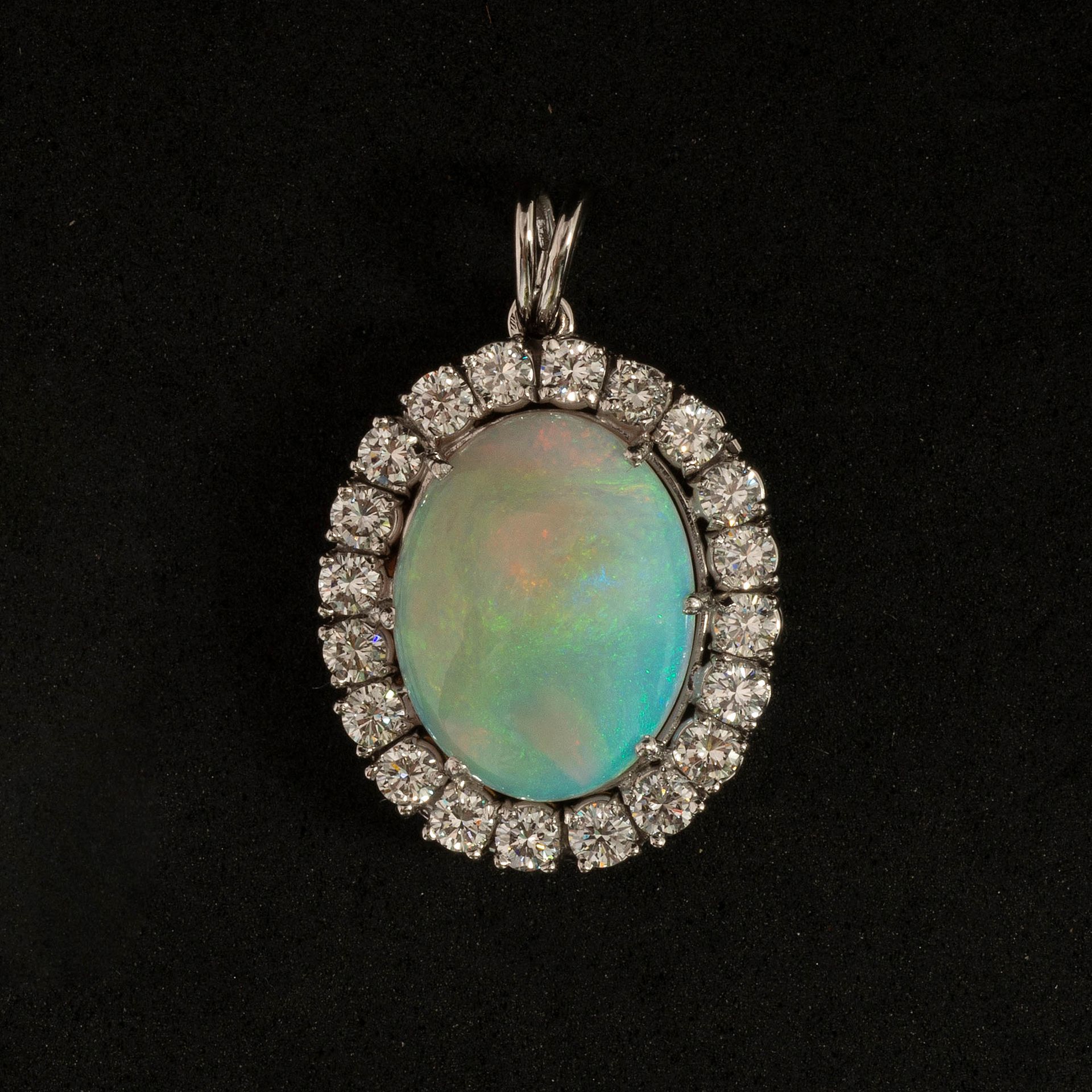 Null Pendant in 18k white gold set with an Australian opal and brilliant cut dia&hellip;