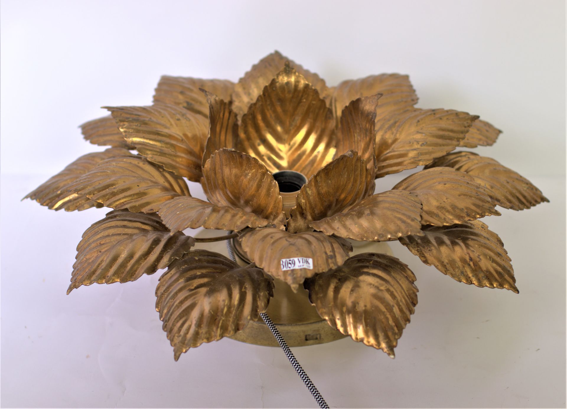 Null Lampada da parete in rame dorato a forma di fiore di Masca. Periodo: anni '&hellip;
