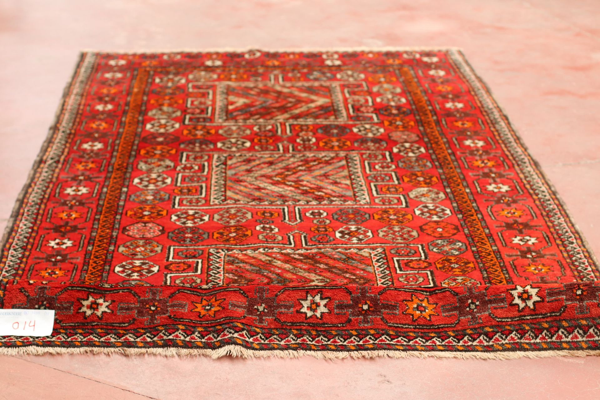 Null Bidjar carpet with geometrical floral decoration on red background. Size : &hellip;