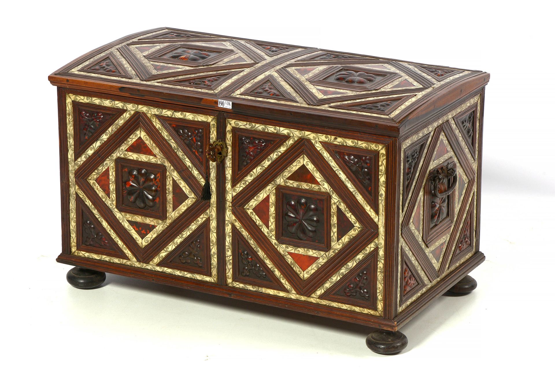 Null Wooden chest engraved and inlaid with rosewood, red tortoiseshell and engra&hellip;
