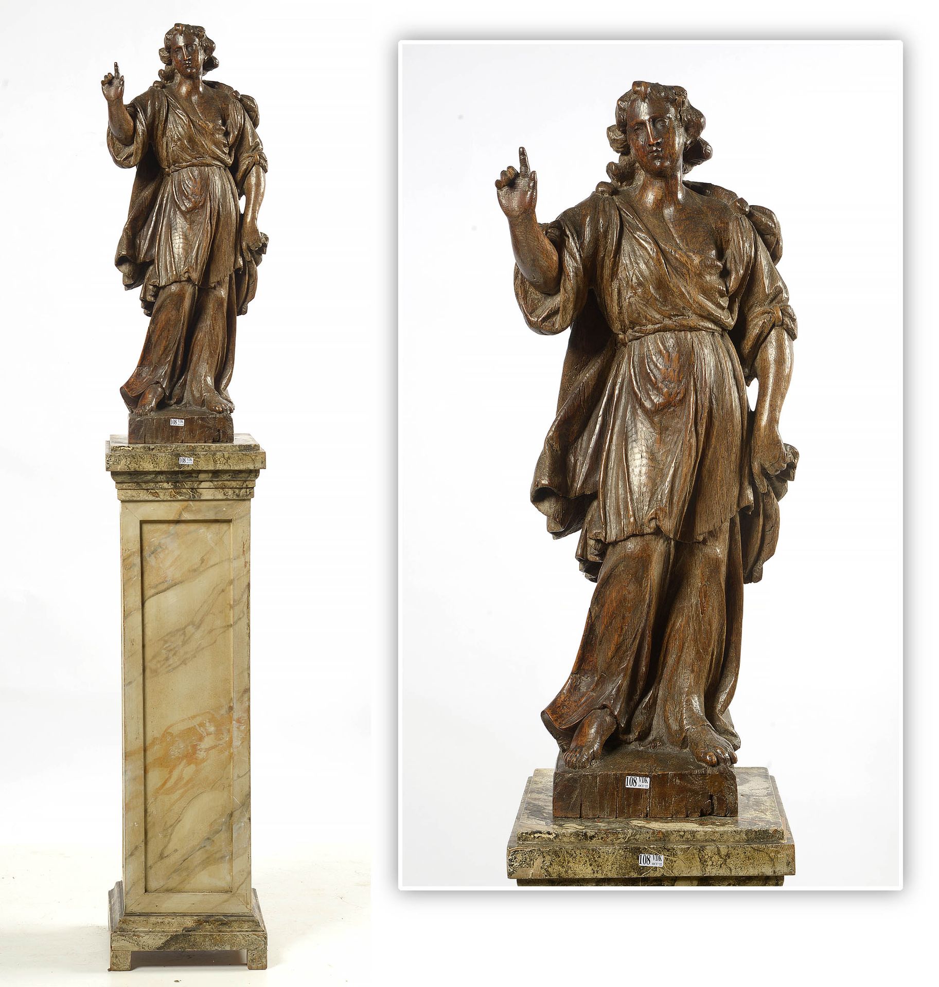 Null 橡木雕刻的 "施洗者圣约翰的祝福 "呈现在仿白色和灰色大理石的柱子上。佛兰德的作品。年代：十七世纪末。高（雕塑）：+/-78厘米（柱）：+/-100厘&hellip;