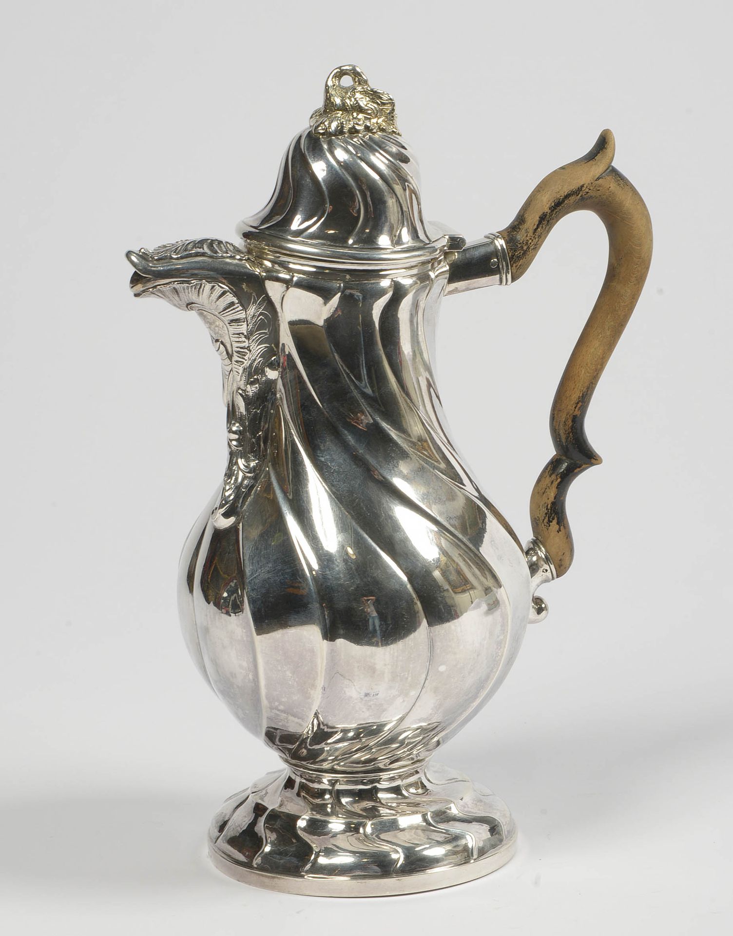 Null Large coffee pot Louis XV silver and fretel in the form of "Swan" with punc&hellip;