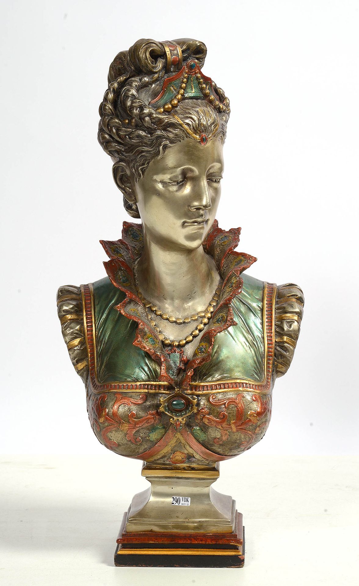 Null "一个银色和多色的冷画铜质女人半身像。匿名。时期：二十世纪（小*）。高：+/-71厘米。