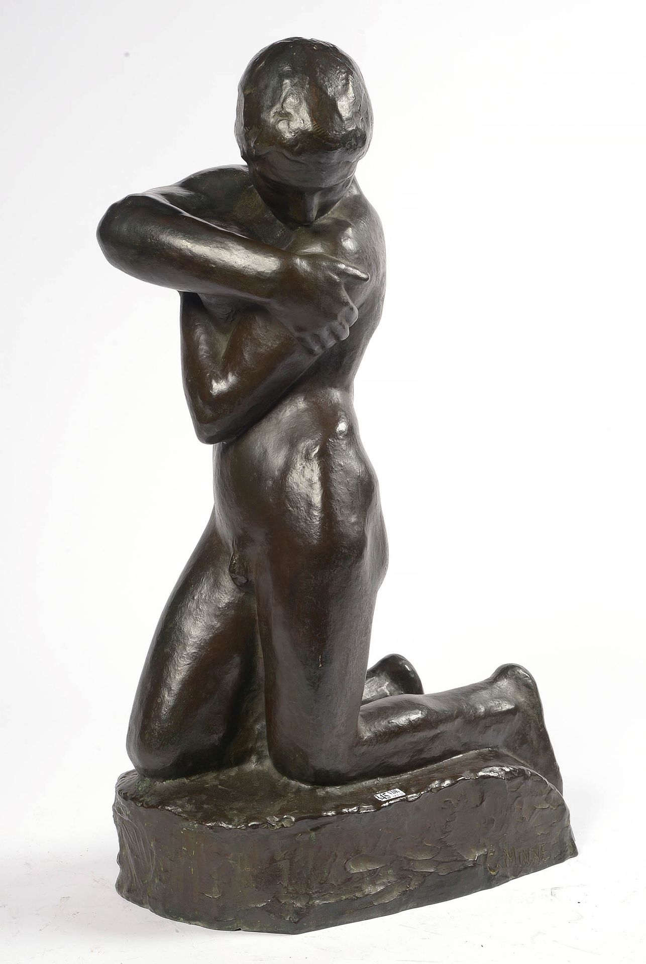 MINNE George (1866 - 1941) "跪着的贝壳"，青铜材质，带有绿褐色的铜锈。签名：G. Minne。比利时的学校。高：+/-70,5厘米。