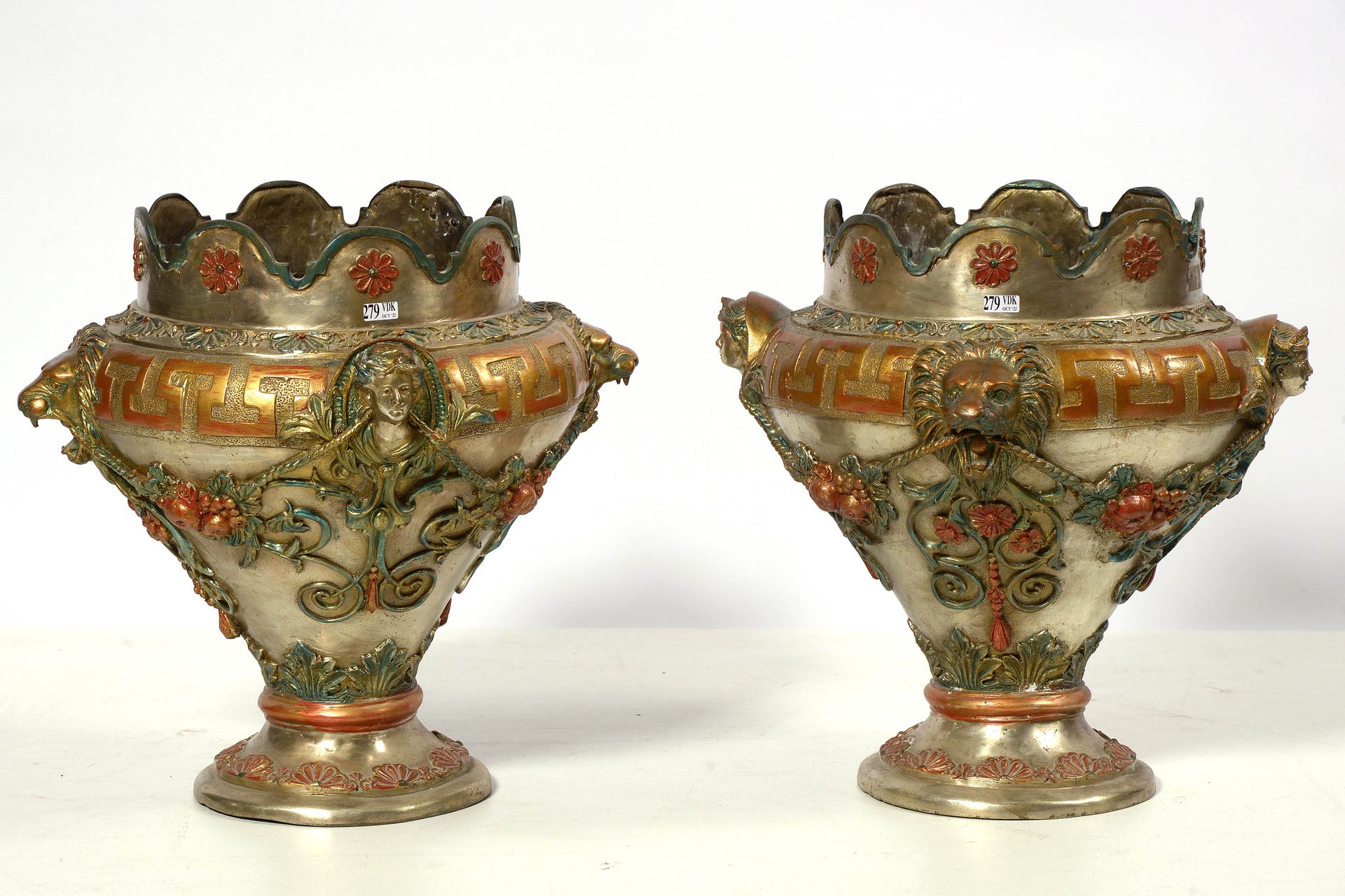 Null Paire de cache-pots de style Art nouveau en bronze polychromé à froid à déc&hellip;