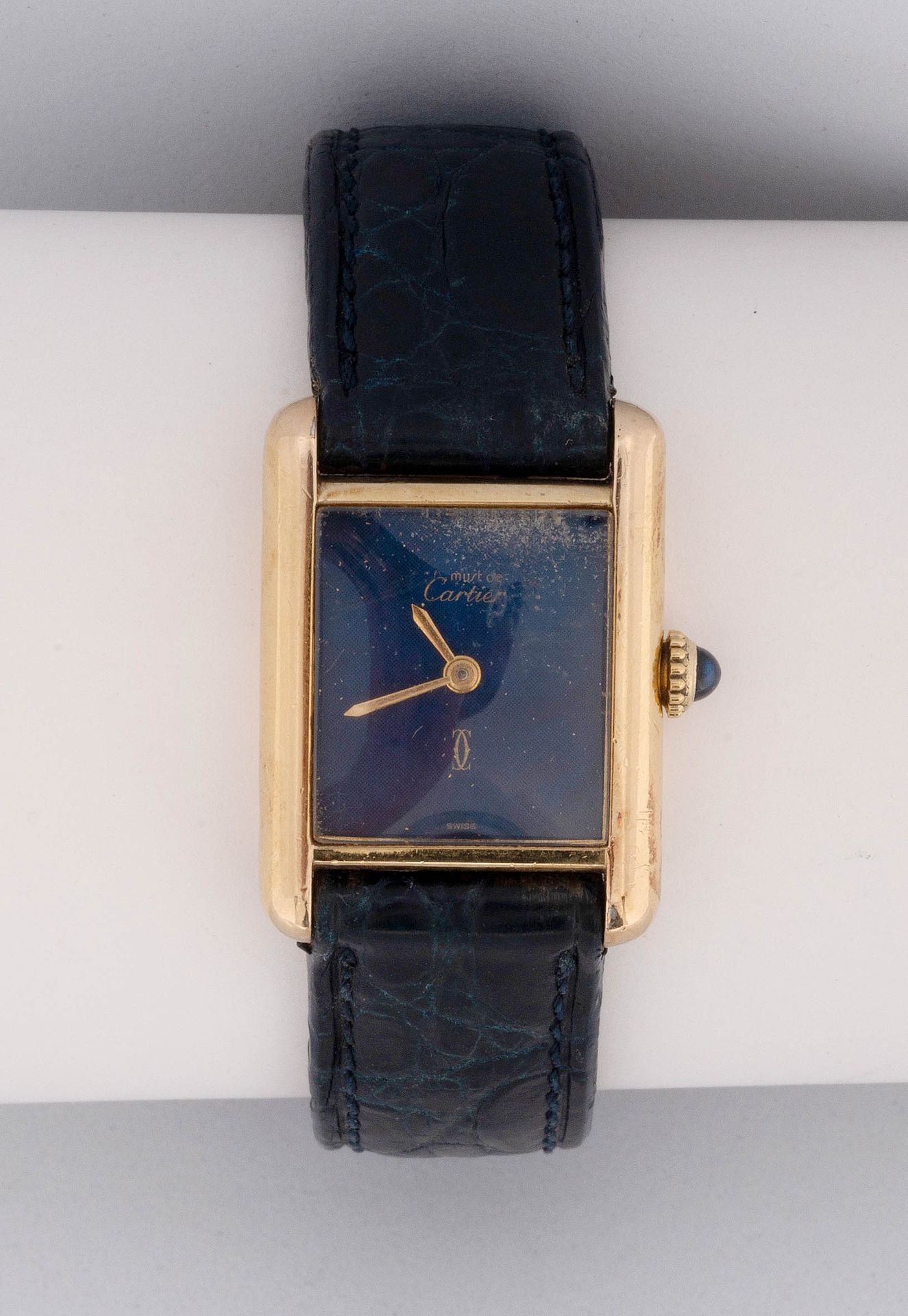 Null Must de Cartier "品牌银色和vermeil手表，Tank型号。机械机芯。海军蓝色皮革表带。处于工作状态。(表盘要清洗)。箱子尺寸：2.&hellip;