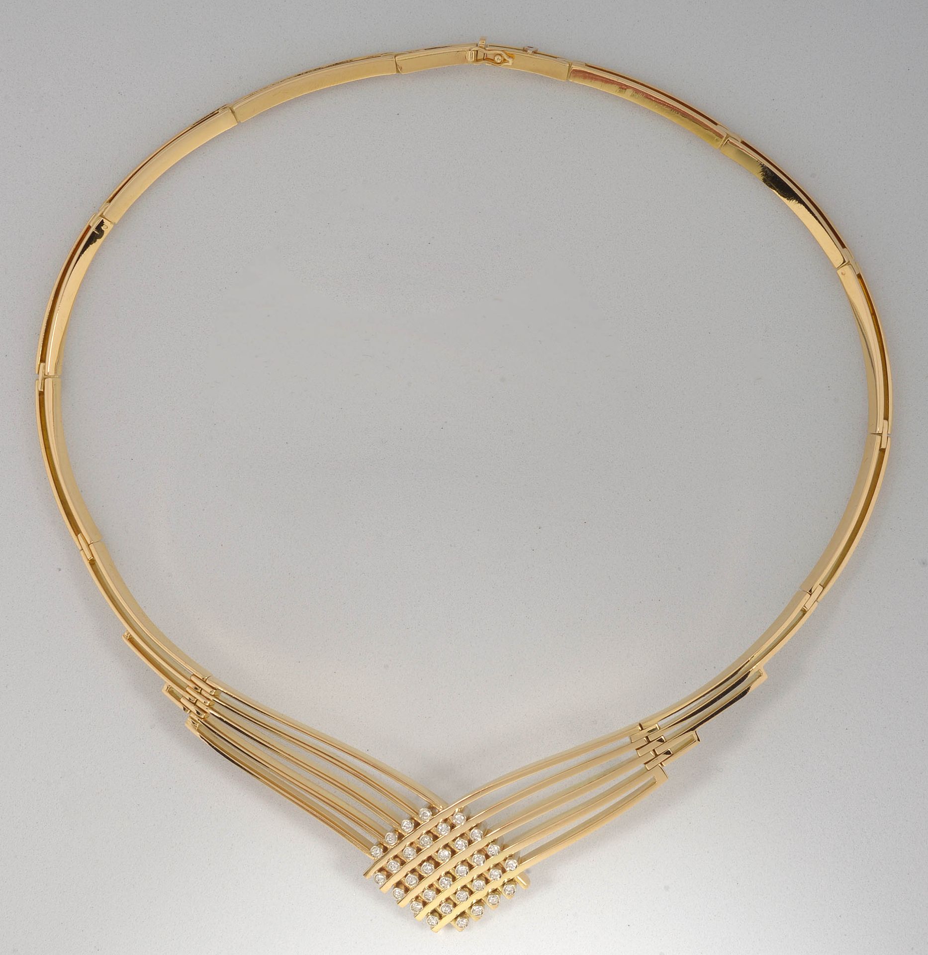 Null 18克拉黄金项链，镶嵌总重+/-0.50克拉的明亮型切割钻石（颜色：E-F；净度：VS-SI）。附上布鲁塞尔珠宝商Vendôme 1990年的鉴定证书&hellip;
