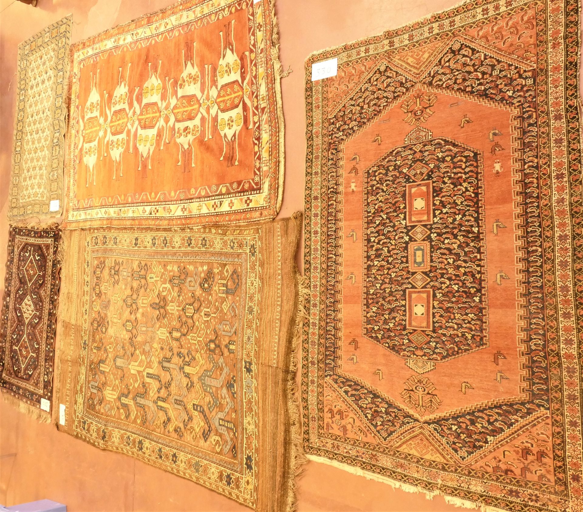Null Lot de 5 grandes carpettes anciennes. Provenance : Collection Didier Kervyn&hellip;