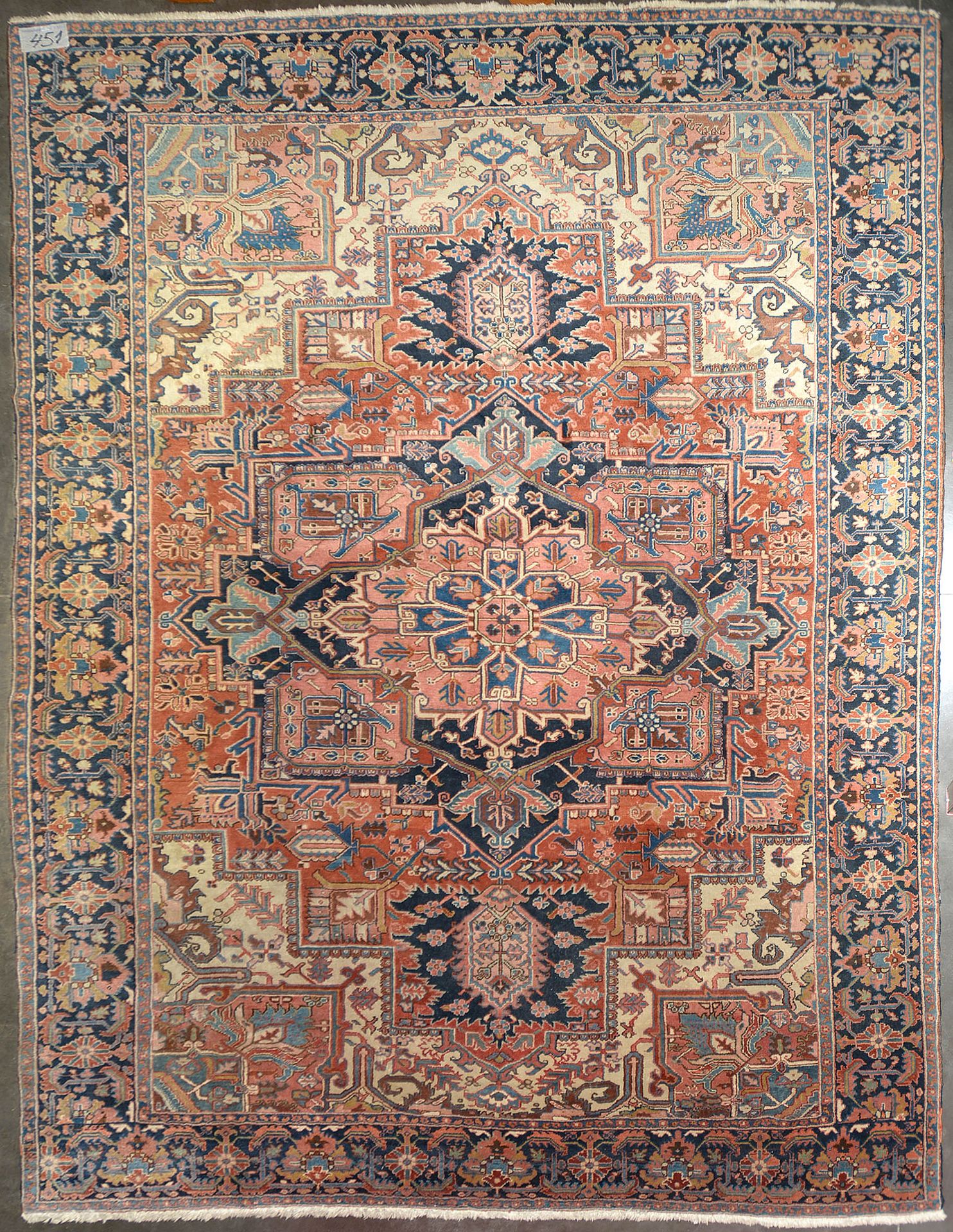 Null Grand tapis Hériz en laine fait main décoré d'un médaillon central floral g&hellip;