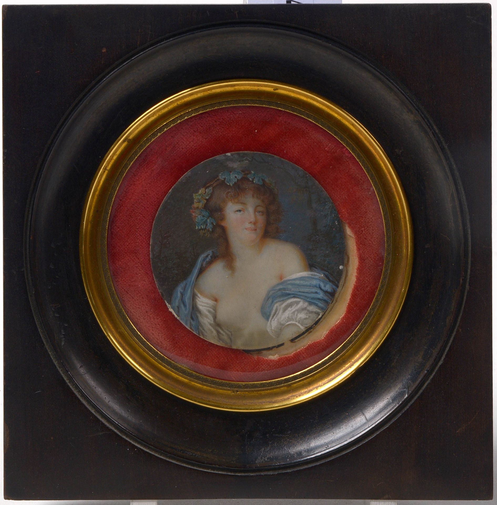 GREUZE Jean-Baptiste (1725 - 1805). D'après. 画在象牙上的圆形微型画，表现了一个 "Bacchante"。在让-巴蒂&hellip;