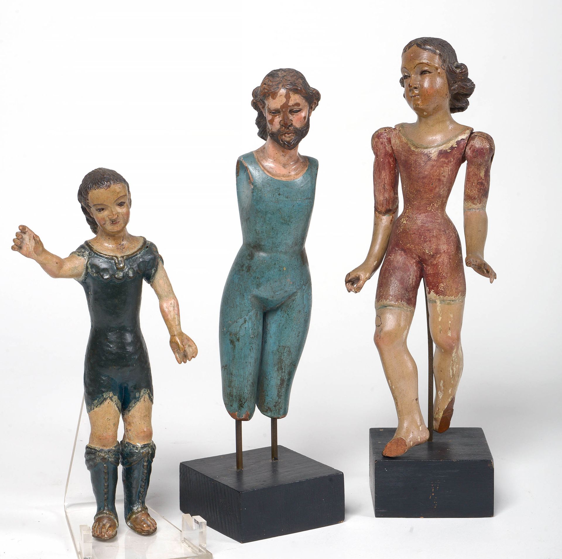 Null Set di tre statuette in legno intagliato e policromato o "figure da presepe&hellip;