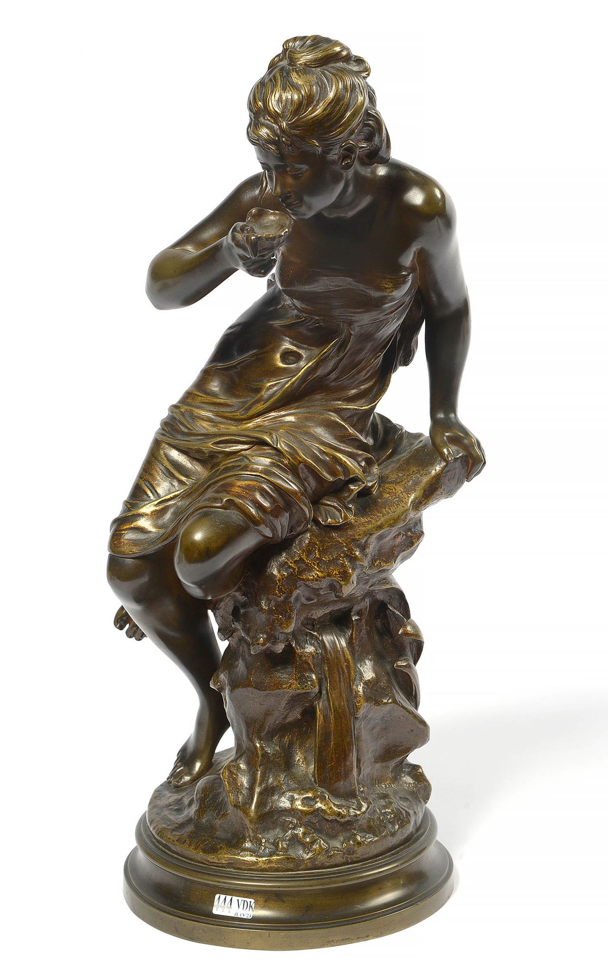 MOREAU Mathurin (1822 - 1912) "La source" en bronze à patine brune - dorée. Sign&hellip;