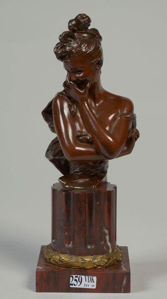VAN DER STRAETEN Georges (1856 - 1941) "Le rire" en bronze à patine brune. Signé&hellip;