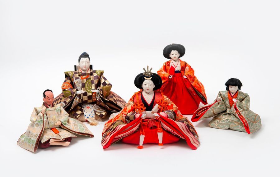 Null Mannette :

JAPON 

Lot de 13 poupées représentant des femmes et hommes ass&hellip;