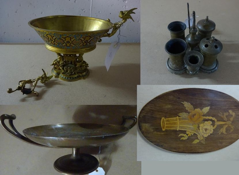Null Lot d'objets classiques :

- Coupe de section ovale sur pied en bronze doré&hellip;