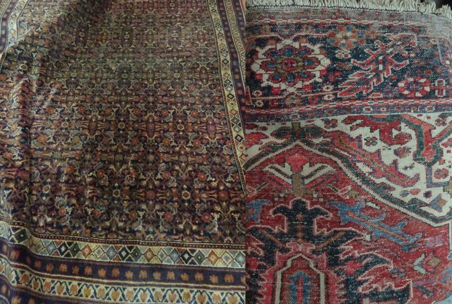 Asie centrale Lot de deux tapis : 

- Grand tapis de laine à motifs végétaux sty&hellip;