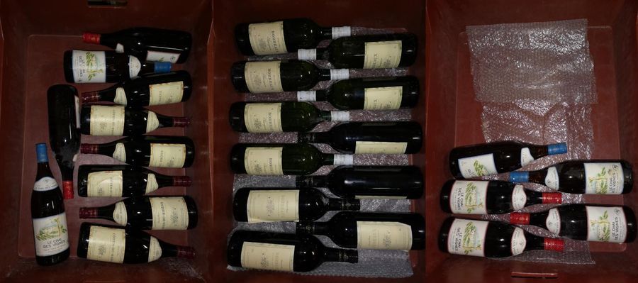 Null Trois manettes de vins divers dont Côtes du Rhône, Bordeaux rouge ou blanc &hellip;