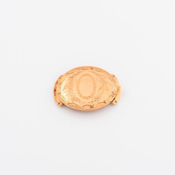 Null Ancien fermoir ovale de bracelet en or jaune (750) à motifs ciselés de bran&hellip;