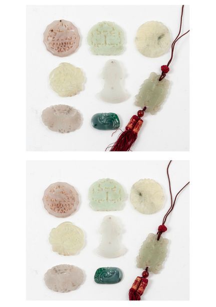 CHINE, XXème siècle 

Ensemble de huit pendentifs ajourés en jade blanc, céladon&hellip;