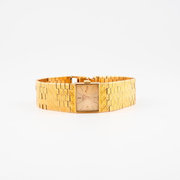LONGINES 

Montre bracelet de dame en or jaune (750) 

Boîtier rectangulaire. 

&hellip;