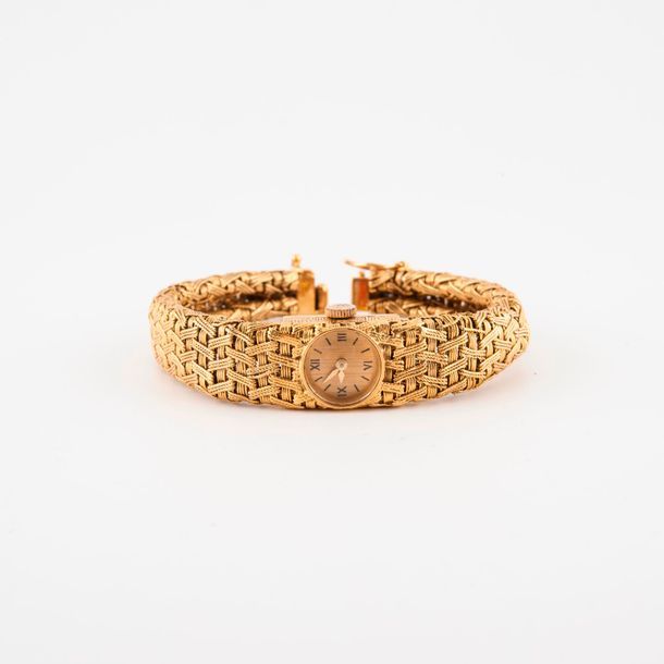 FRED, PARIS 

Montre bracelet de dame en or jaune (750).

Boîtier rond intégré d&hellip;
